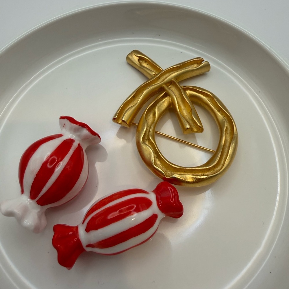 Vintage AJC XO Kisses and Hugs Brooch